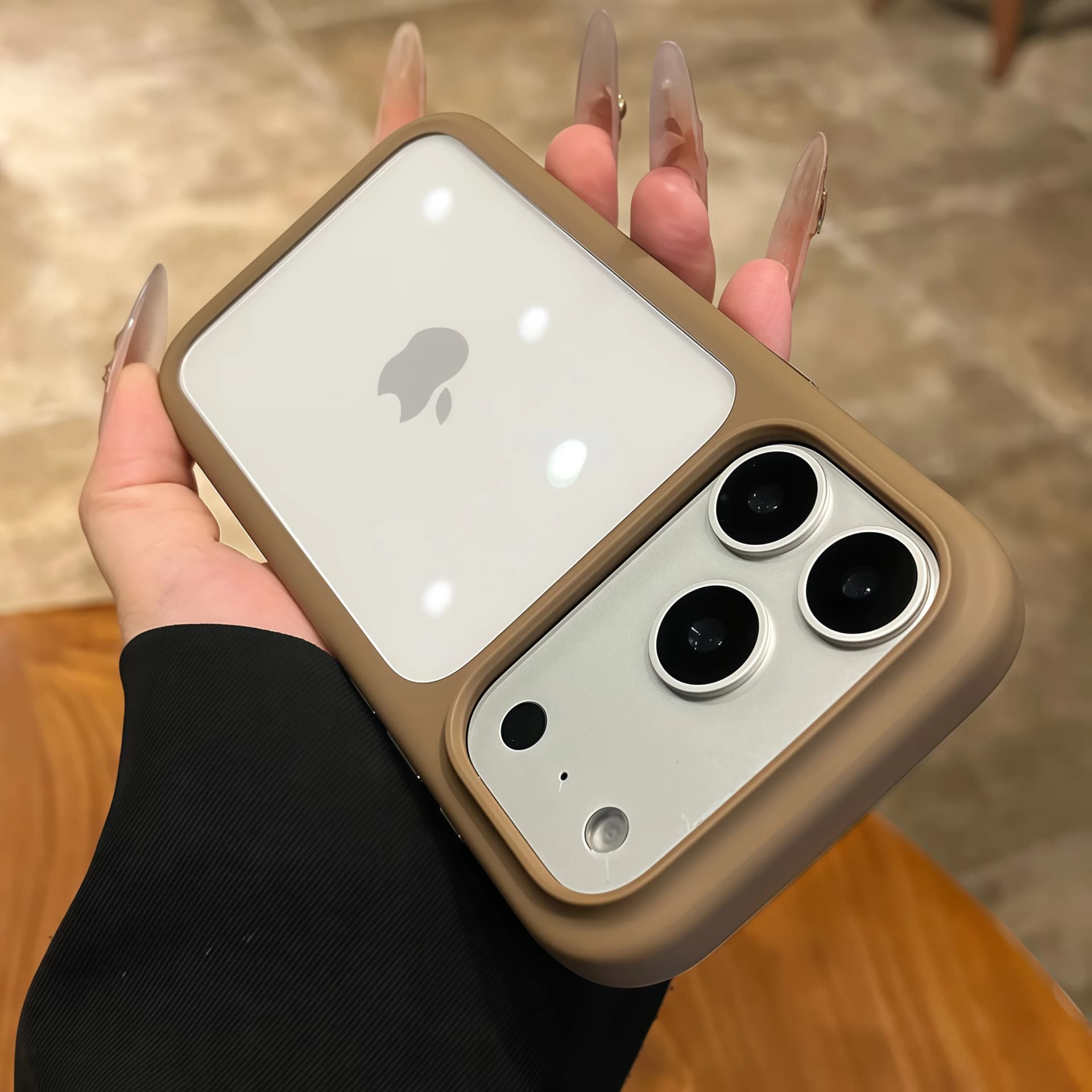 Gold / iPhone17 Pro