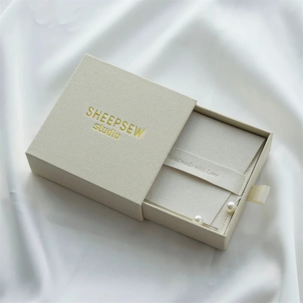 SHEEPSEW Wedding Favors For Guests Drawer Jewelry Boxes 100Pcs Customized Logo With Suede Velvet Bag For Ring Necklace Bracelet