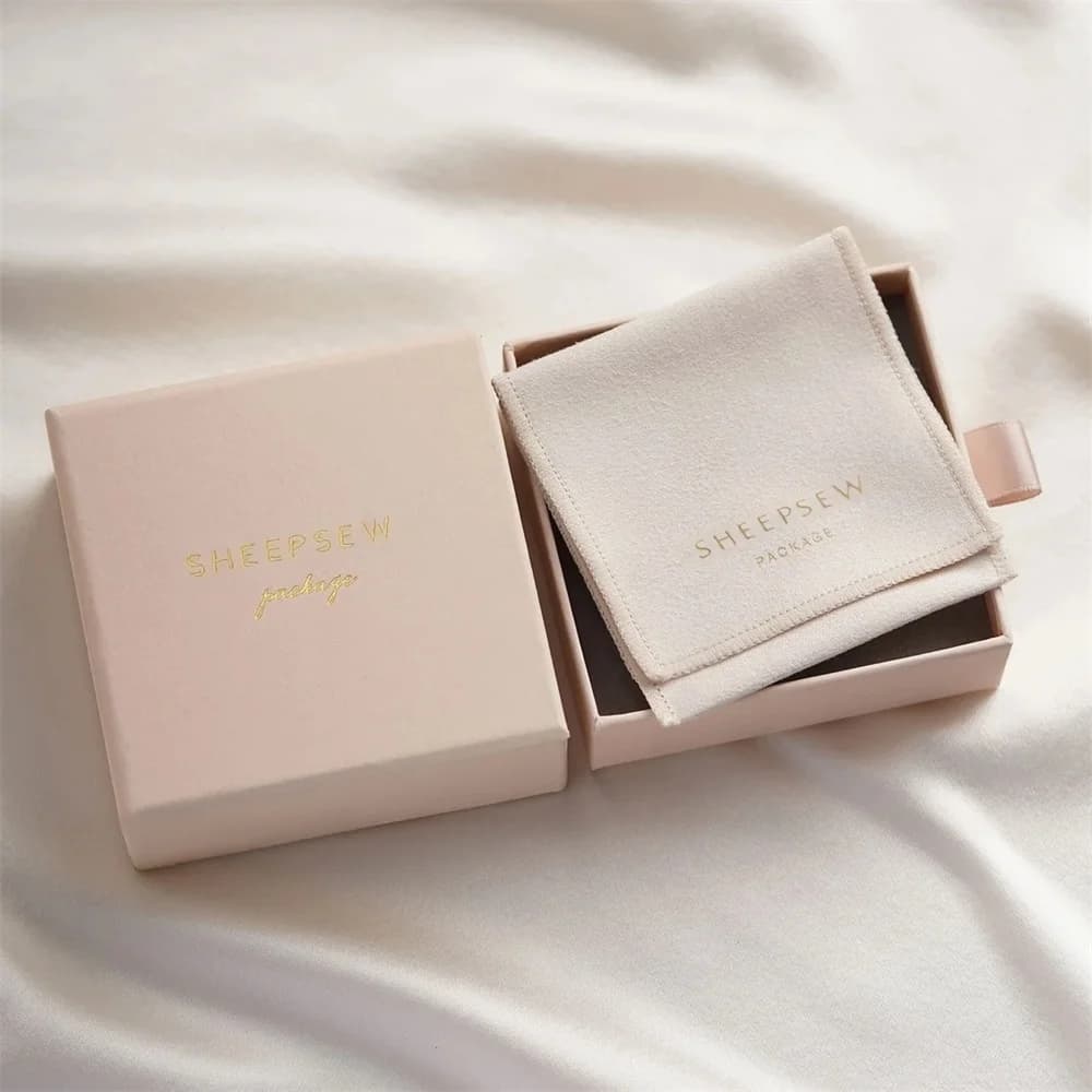SHEEPSEW Wedding Favors For Guests Drawer Jewelry Boxes 100Pcs Customized Logo With Suede Velvet Bag For Ring Necklace Bracelet