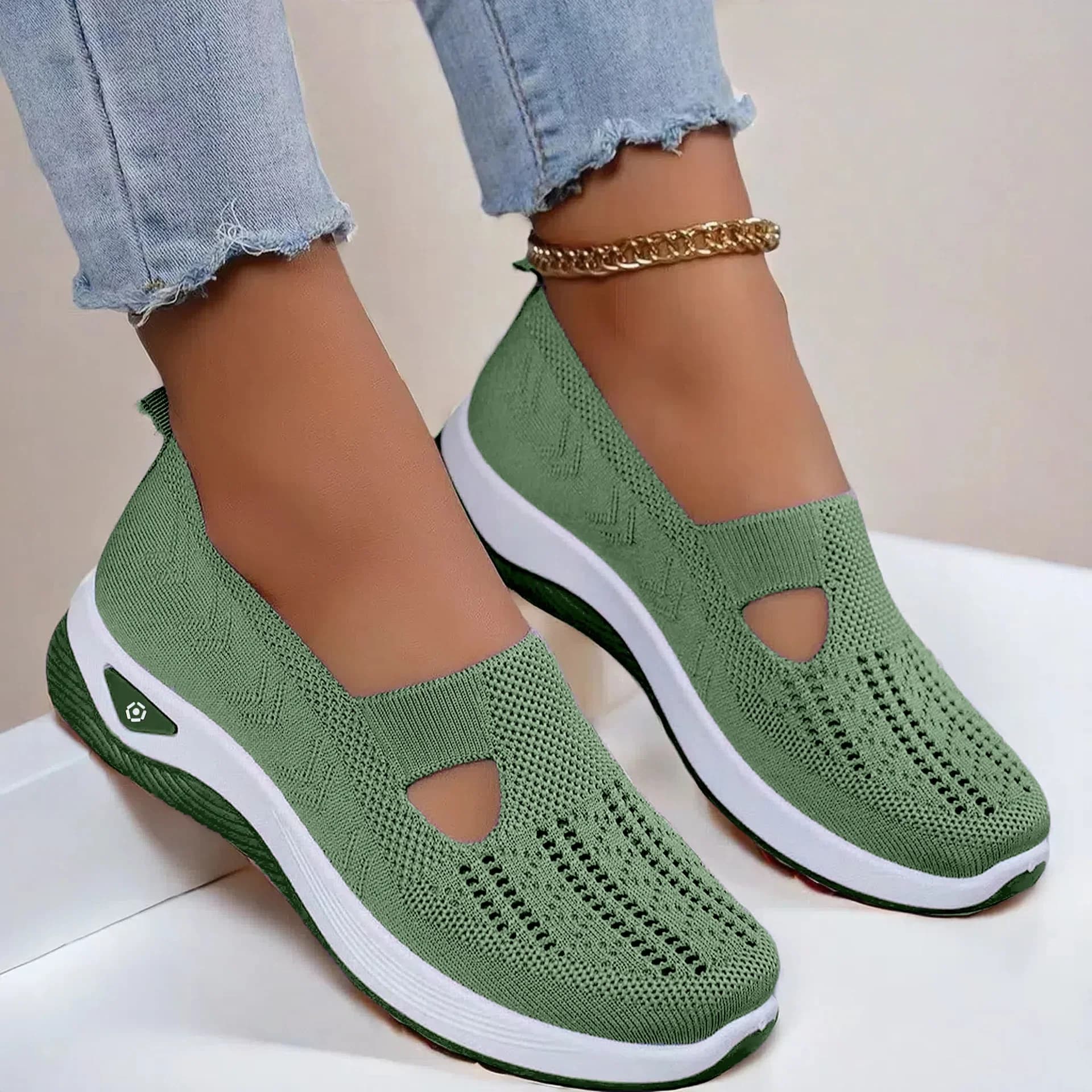 Army green / 35