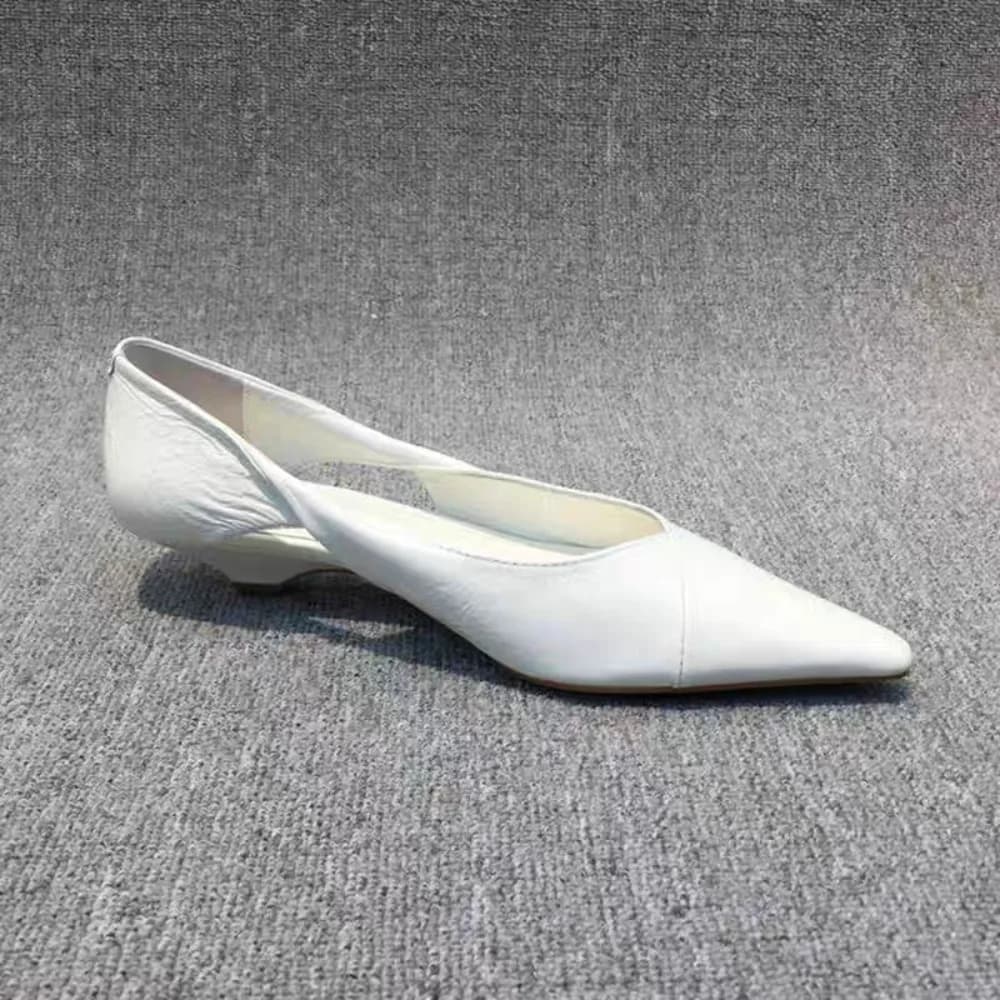 WHITE / 35