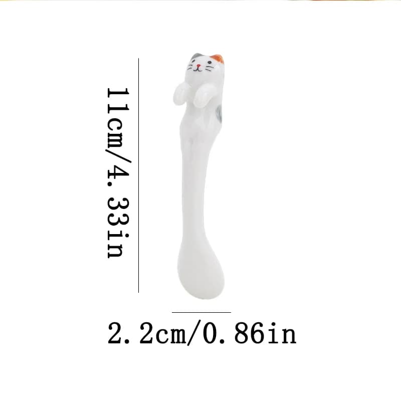 gray eared cat / China Mainland