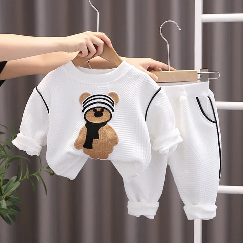 White  scarf bear. / 90