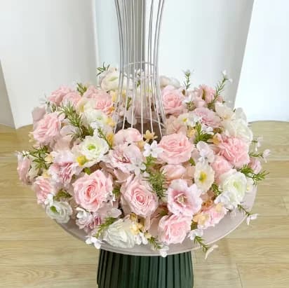 Wedding Table Centerpiece Candlestick Deco Garland Crown Flower Wreath White Rose Green Leaf Floral Arrangement Event Party Prop