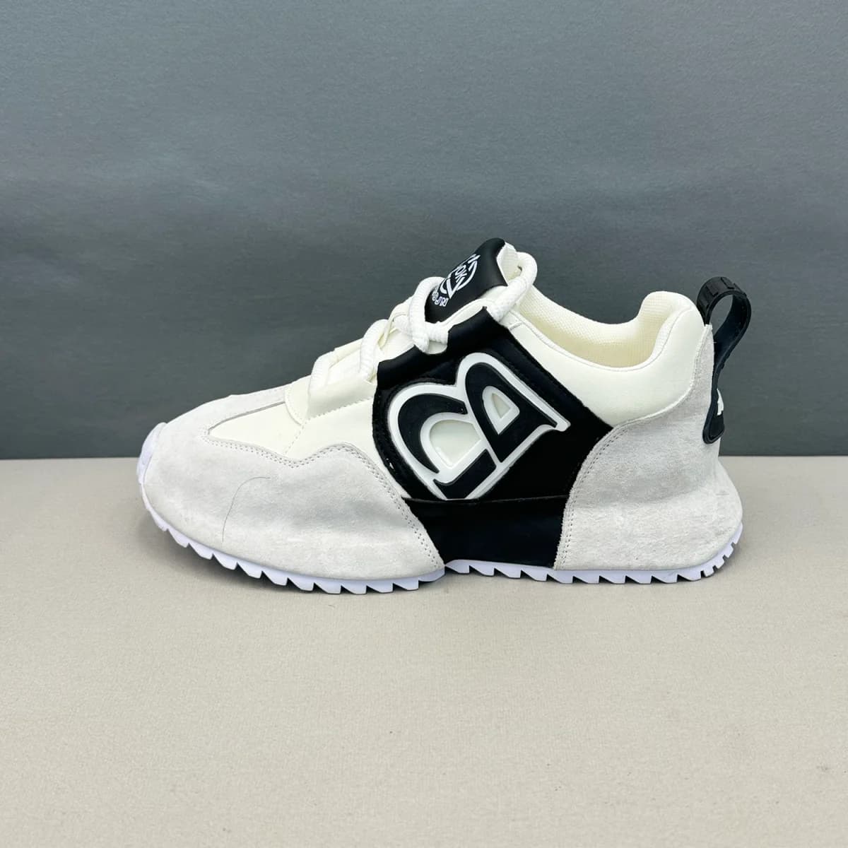 white / 44