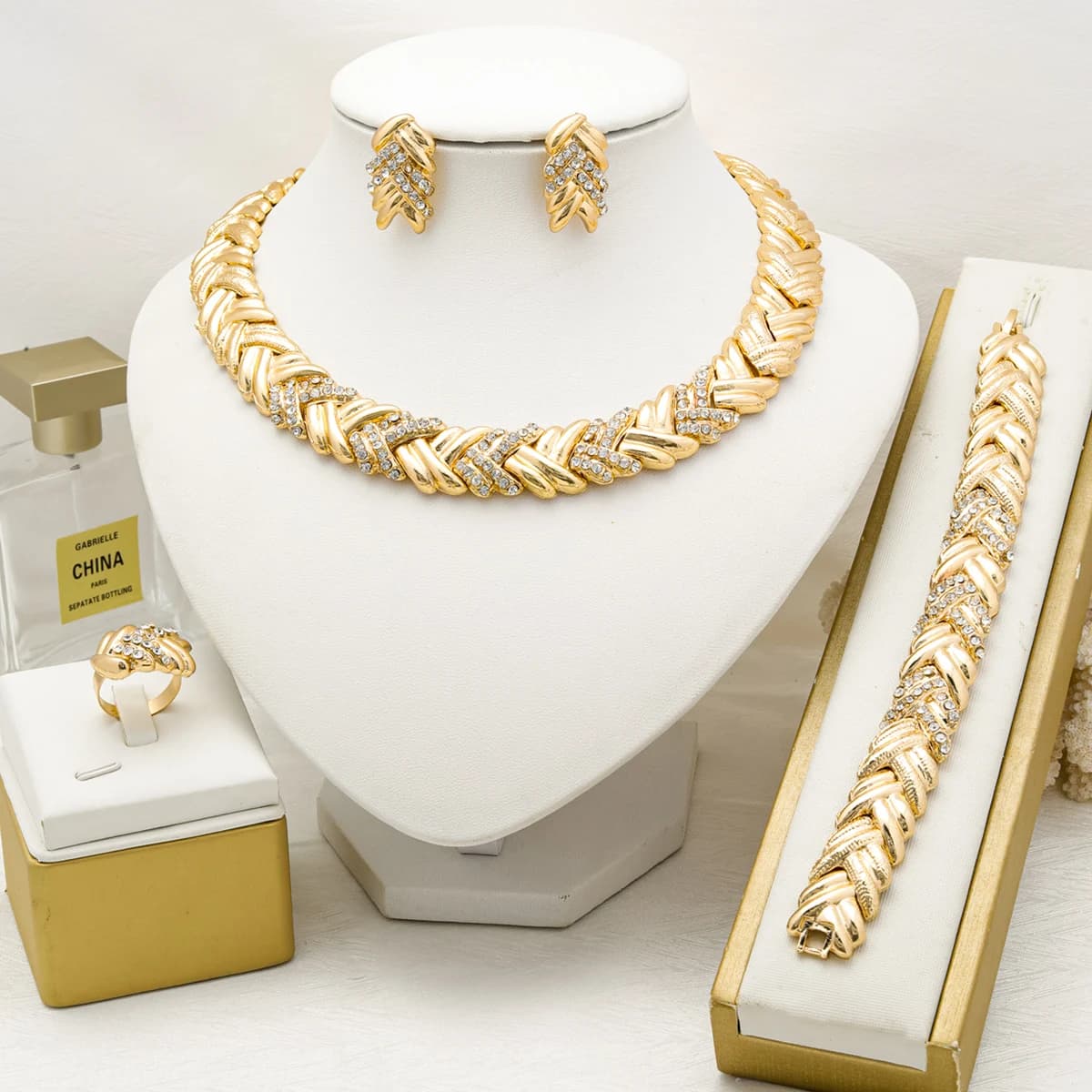 Gold-color / resizable / 45cm