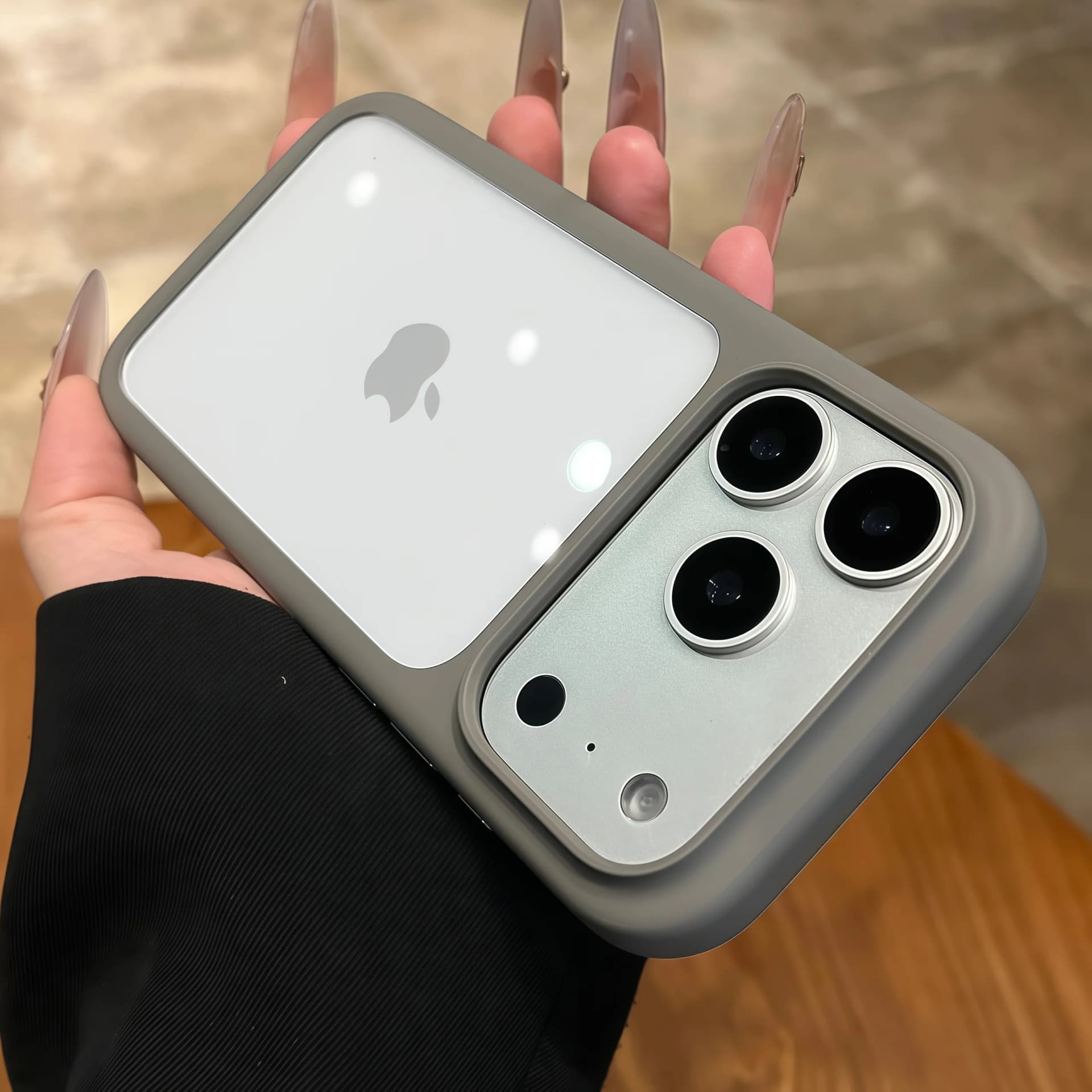 Gray / iPhone17 Pro