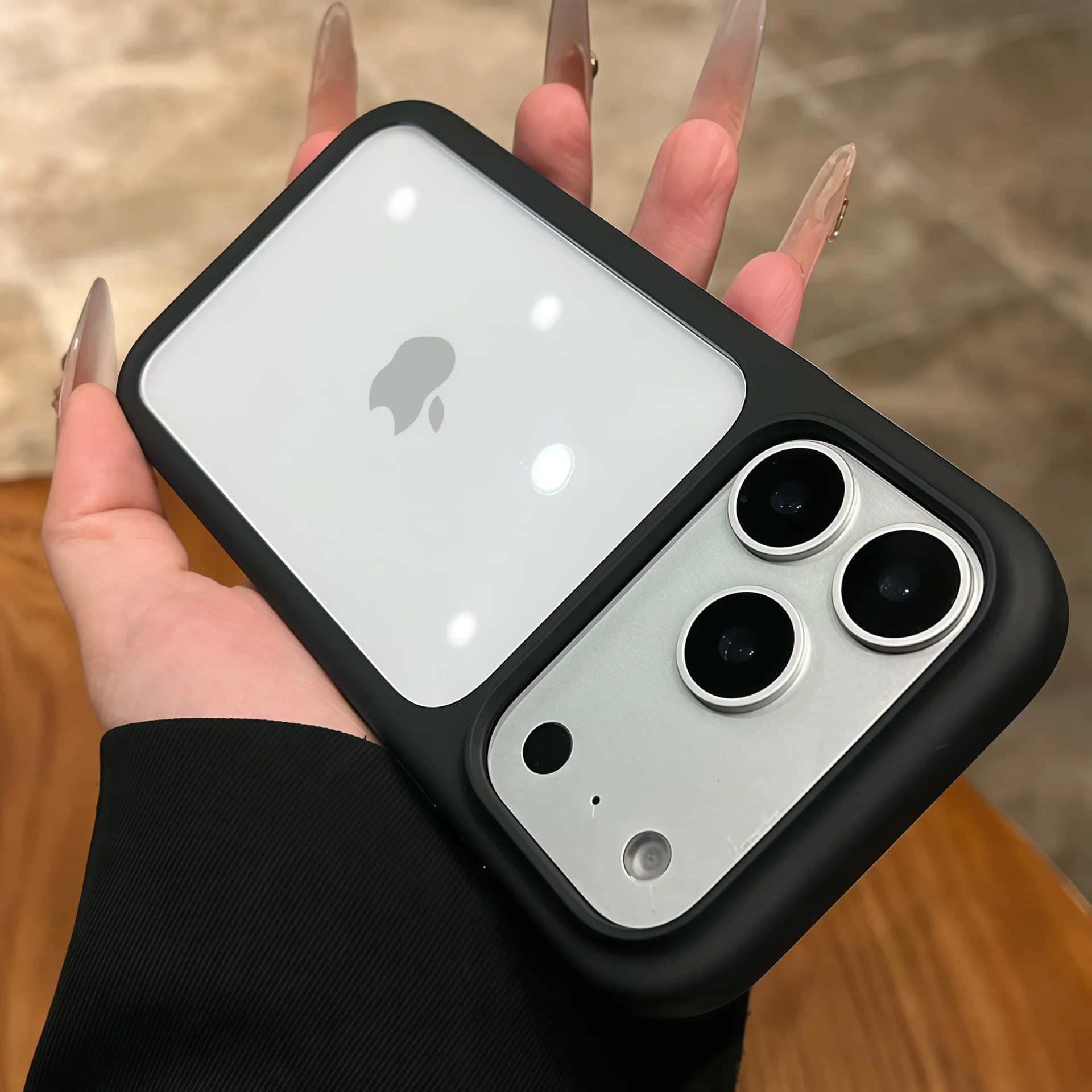 Black / iPhone17 Pro Max