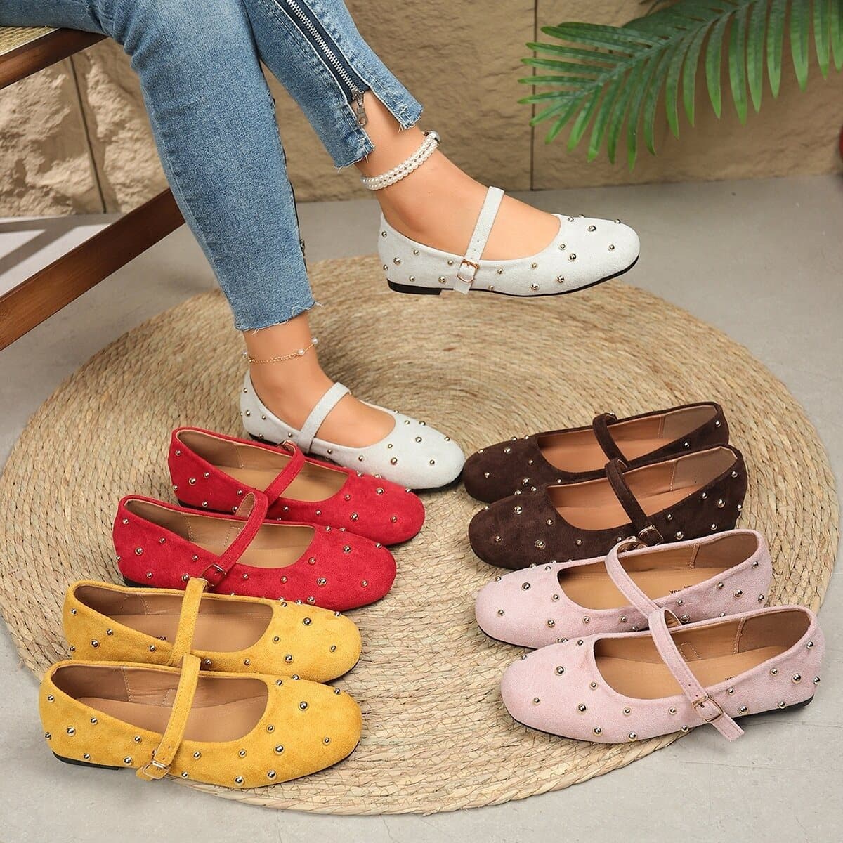 Womens French-style Rivet-studded Round-toe Flat Shoes