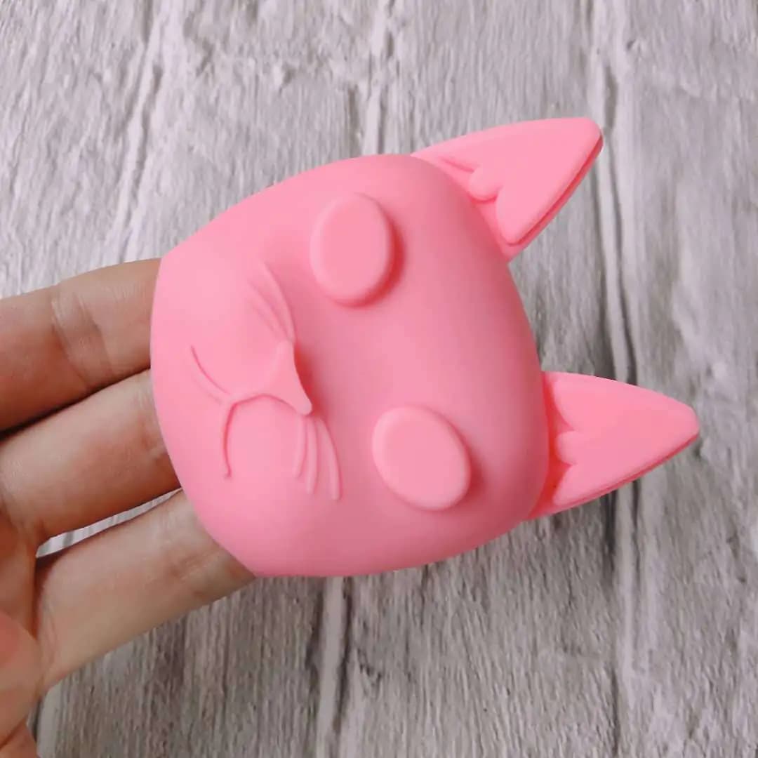 Silicone Makeup Brushes and Cleaning Eggs