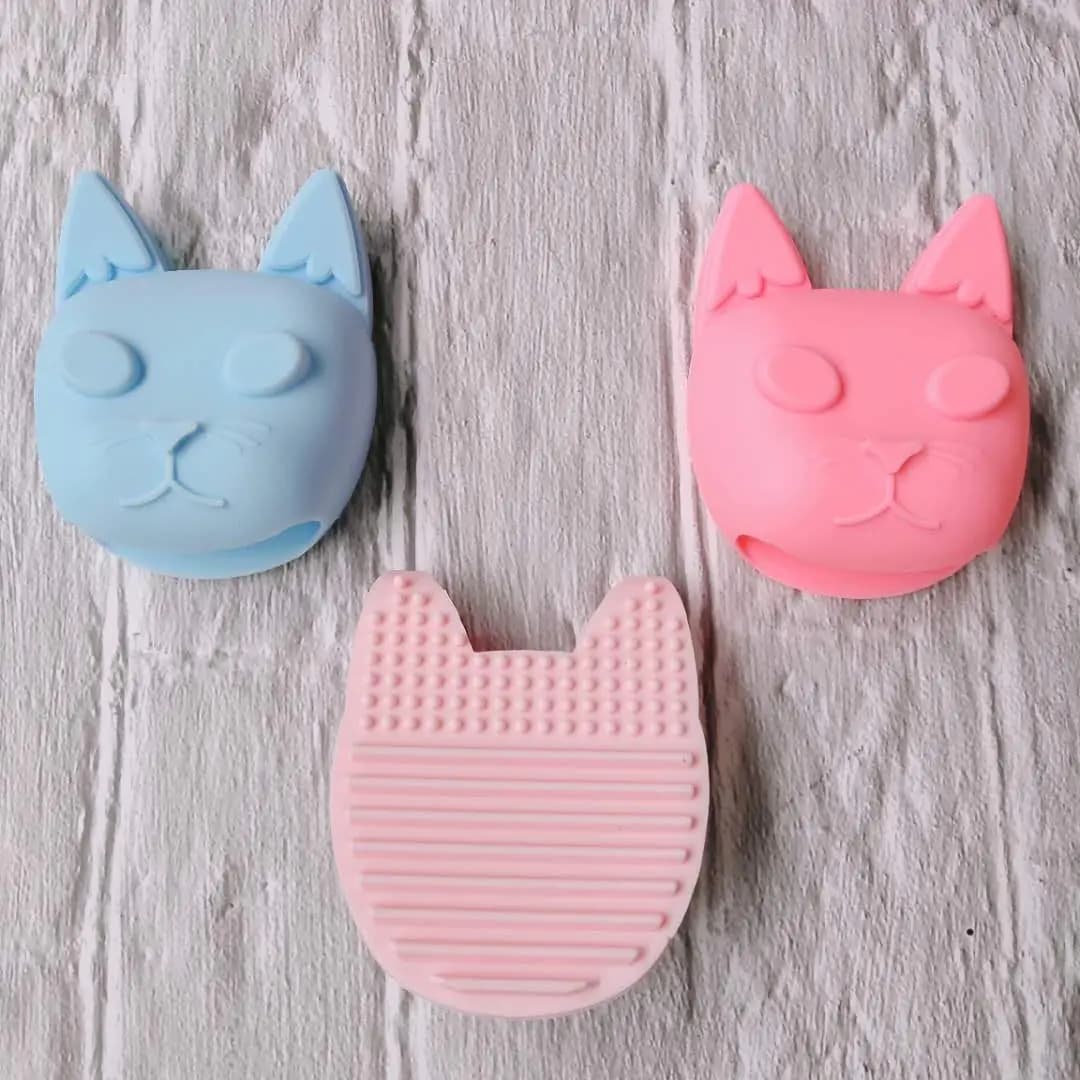 Silicone Makeup Brushes and Cleaning Eggs