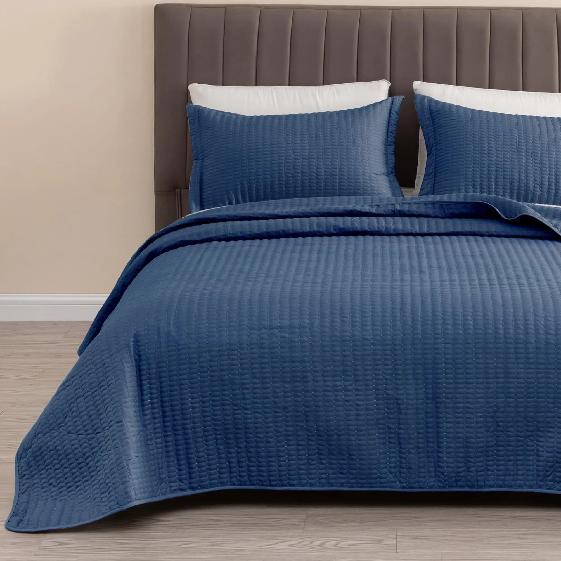 Great Bay Home Full/Queen Quilt Bedding Set 3-Piece Lightweight Summer Channel Stitch Quilt Set with Shams Ultra Soft Navy Bedspreads Quilted Bedding Coverlets for All Seasons