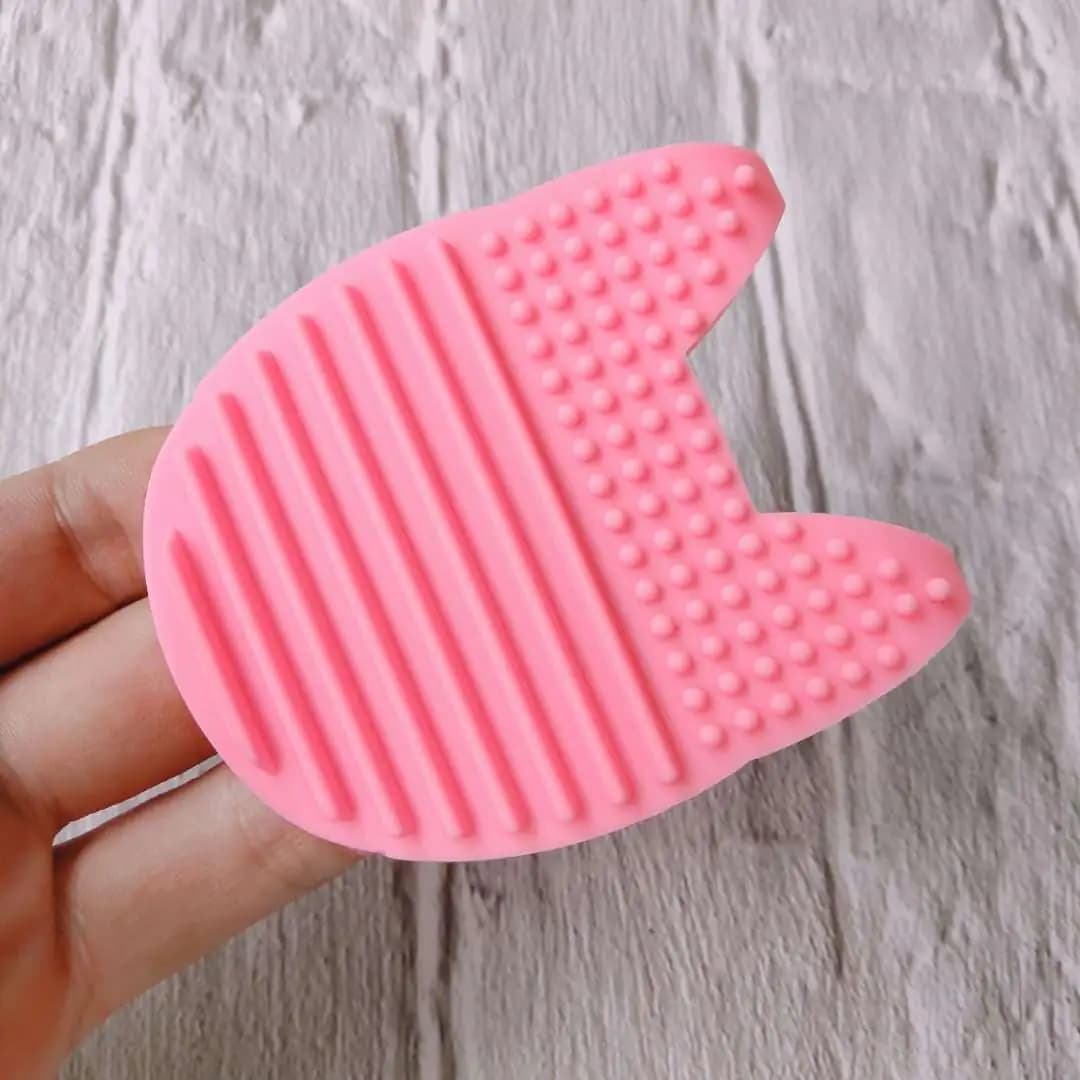Silicone Makeup Brushes and Cleaning Eggs
