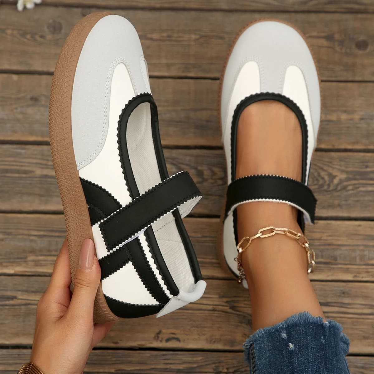 Women's Solid Shallow Comfort Casual Sneakers